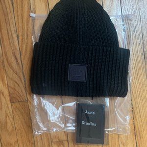 Acne Studio Ribbed Beanie (smiley logo) - Blac,